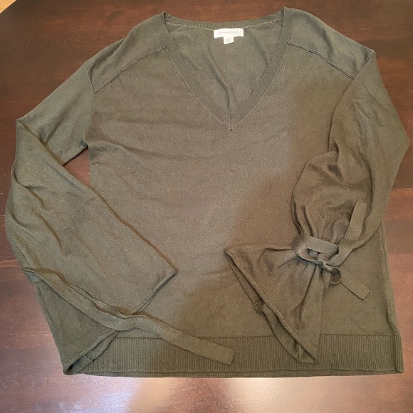 Treasure & Bond, Olive Green sweater with tied bell sleeves.  Size M - Picture 4 of 4